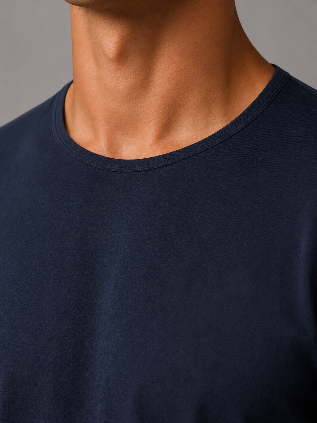 ANIMUS Daily T color Navy — detalle de cuello y construcción