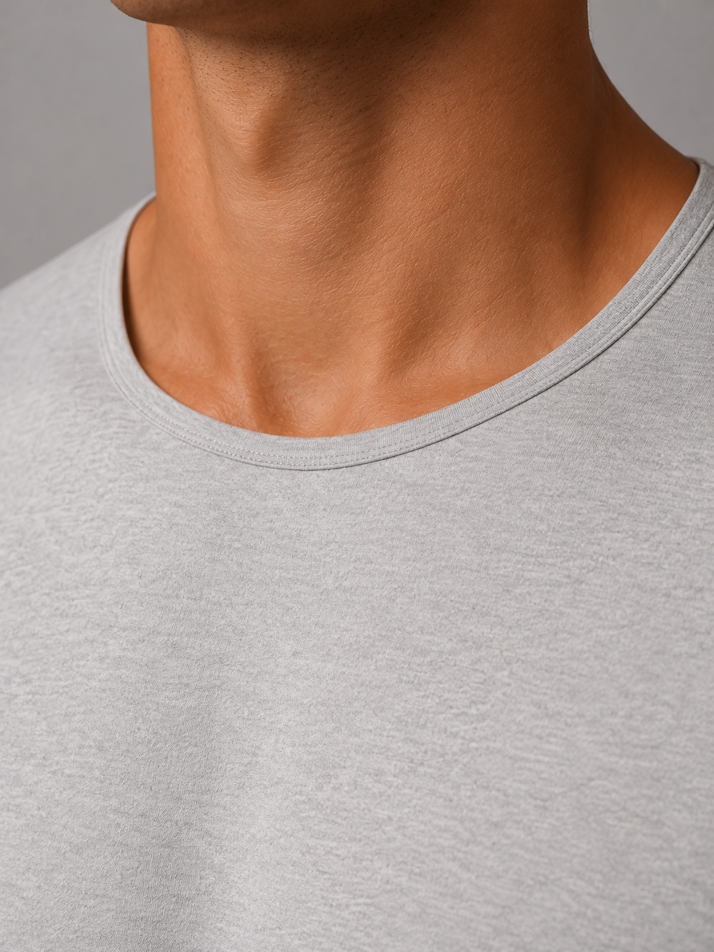 ANIMUS Daily T color Gris — detalle de cuello y construcción